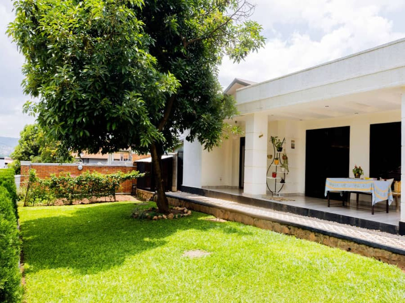 Nice well full furnished house for rent in gacuriro