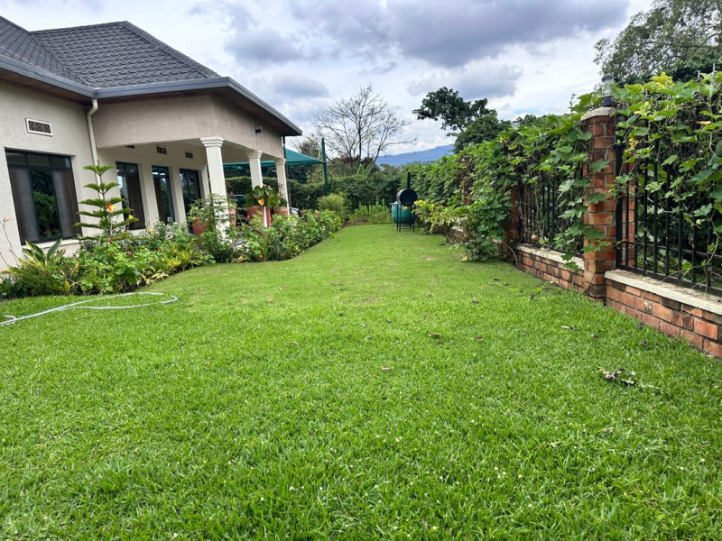 Well full furnished house for rent in kacyiru