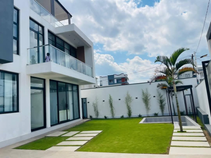 Luxurious house for sale in Kinyinya kwa Nyamvumba