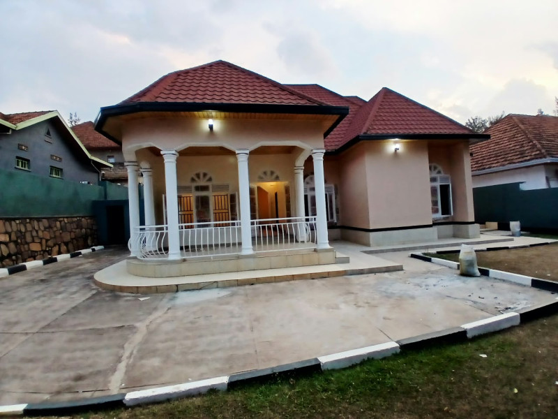 Un furnished house for rent in kibagabaga with big garden