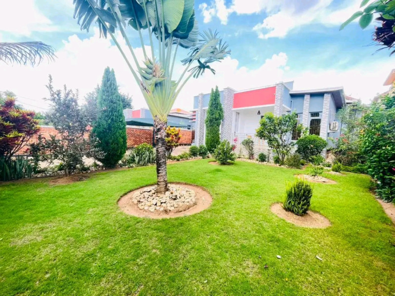 Beautiful and modern house for rent in kibagababaga with big garden
