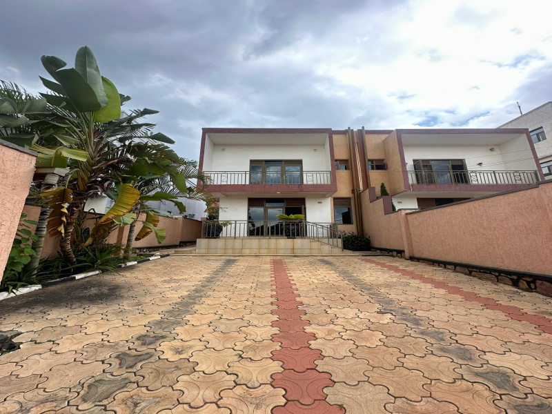 3-Bedrooms unfurnished house for rent Kagarama