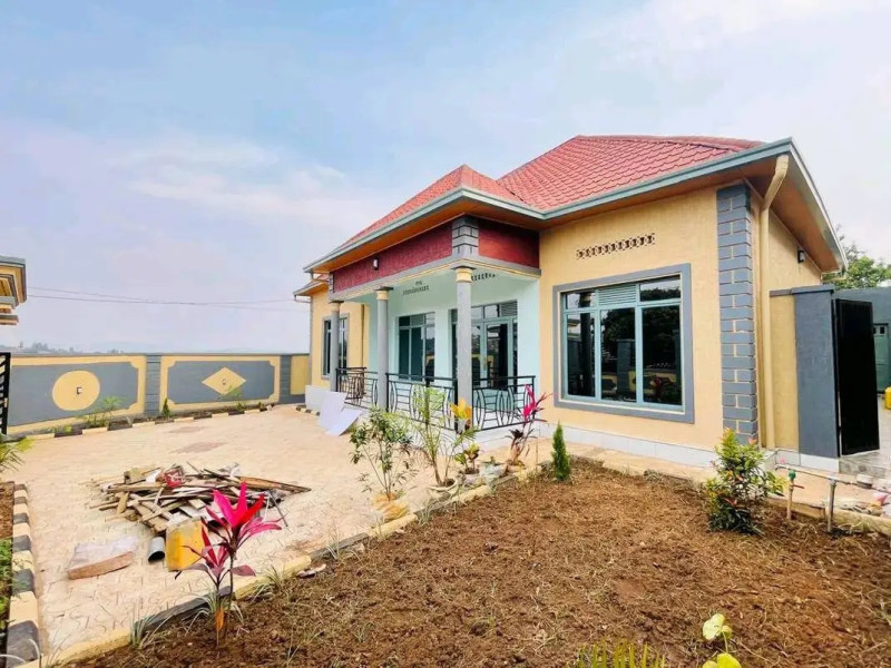 4-bedrooms unfurnished house for rent