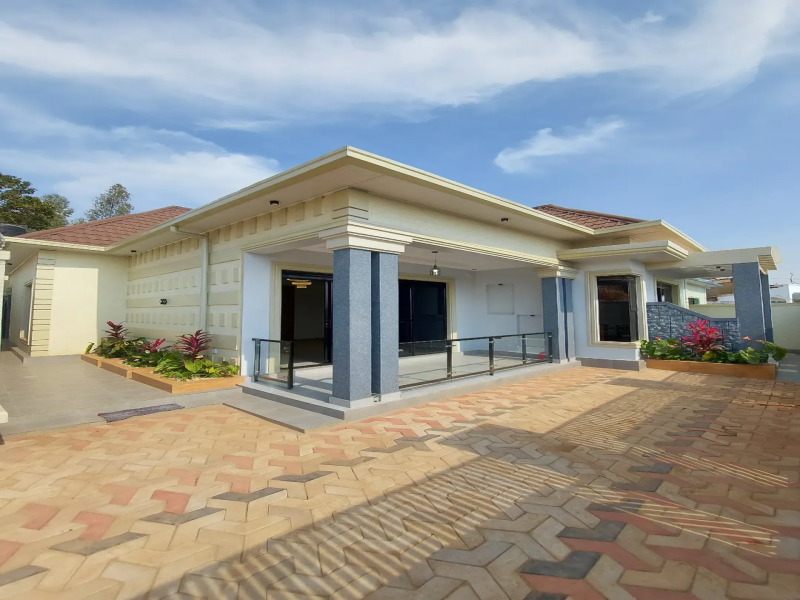 For Sale: Modern 4-Bedroom, 3-Bathroom House on Tarmac Road – Kagarama
