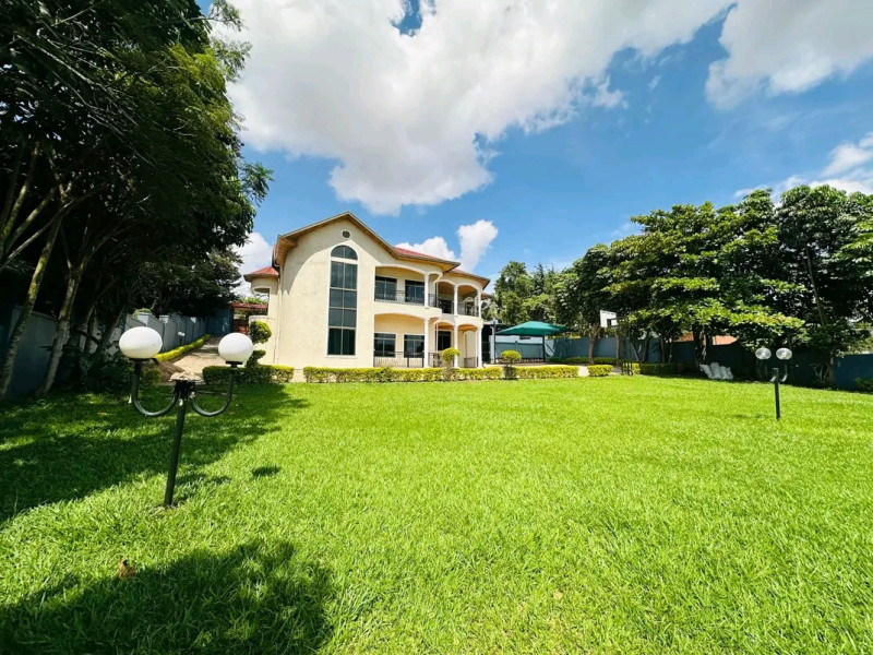 Nice big office for rent in nyarutarama