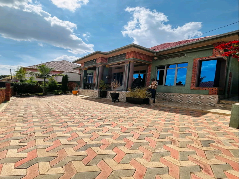 🏠 4BR UNFURNISHED HOUSE FOR RENT IN KABEZA KICUKIRO - 600K