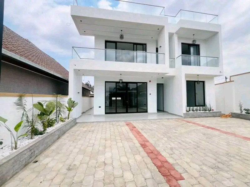 🏠 5BR/5BA HOUSE FOR SALE IN KAGARAMA KICUKIRO 390M | ROOFTOP TERRACE + VIEW - +250 789 192 765