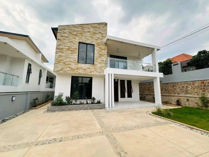 HOUSE FOR SALE IN KIBAGABAGA 420M | 2 LIVING ROOMS