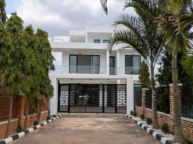 🏡 LUXURY 5BR PALACE FOR SALE - KICUKIRO KAGARAMA - 380M - ROOFTOP + GARDEN!