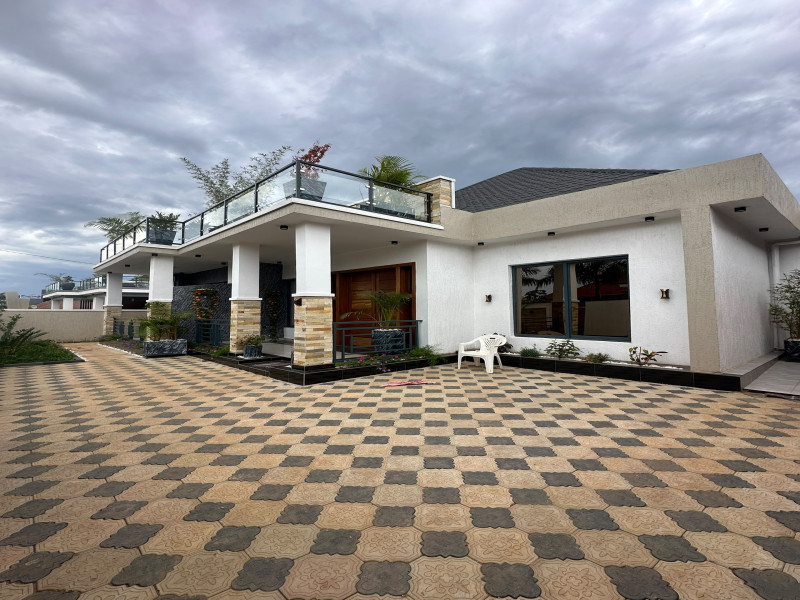 4BR HOUSE FOR SALE IN KANOMBE - Near Military Hospital | 190M RWF Negotiable