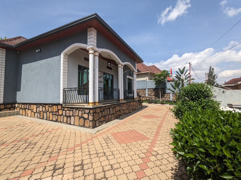 Nice full furnished house for rent in good neighborhood with