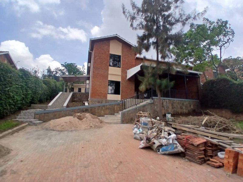 Un furnished house for rent in gacuriro