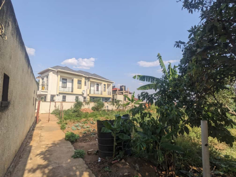 Plot for sale in Kinyinya