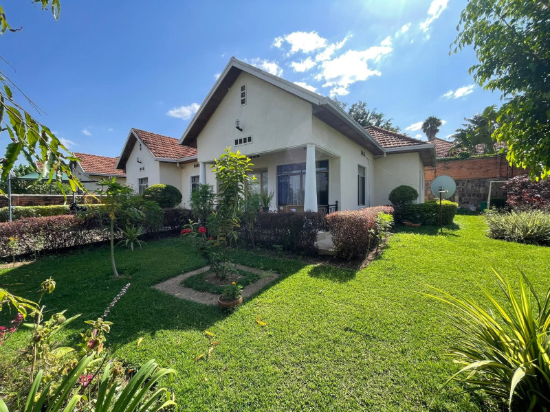 Full furnished house for rent in gacuriro with garden