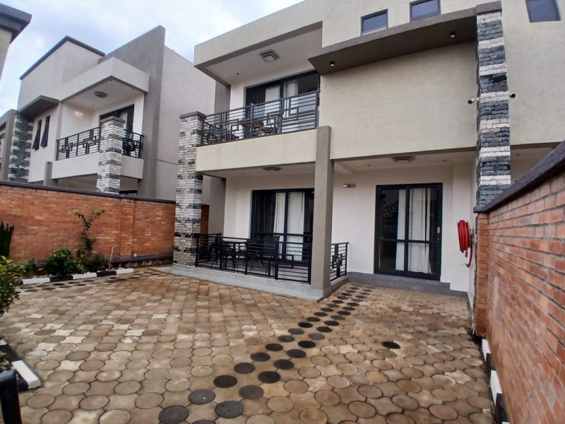 Full well furnished house in good neighbourhood in gisozi in tarmac