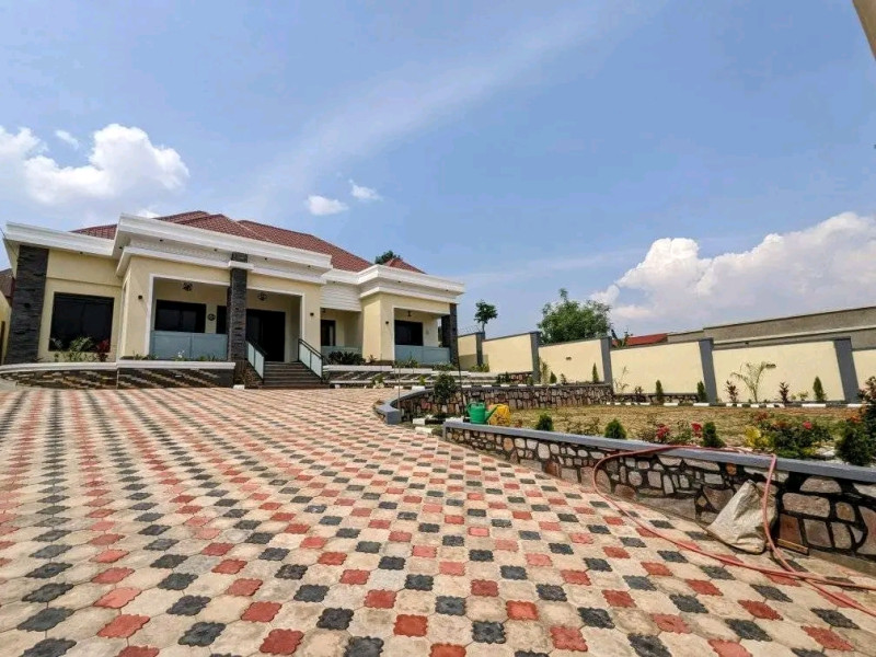 Nice new house for sale in good neighborhood with view
