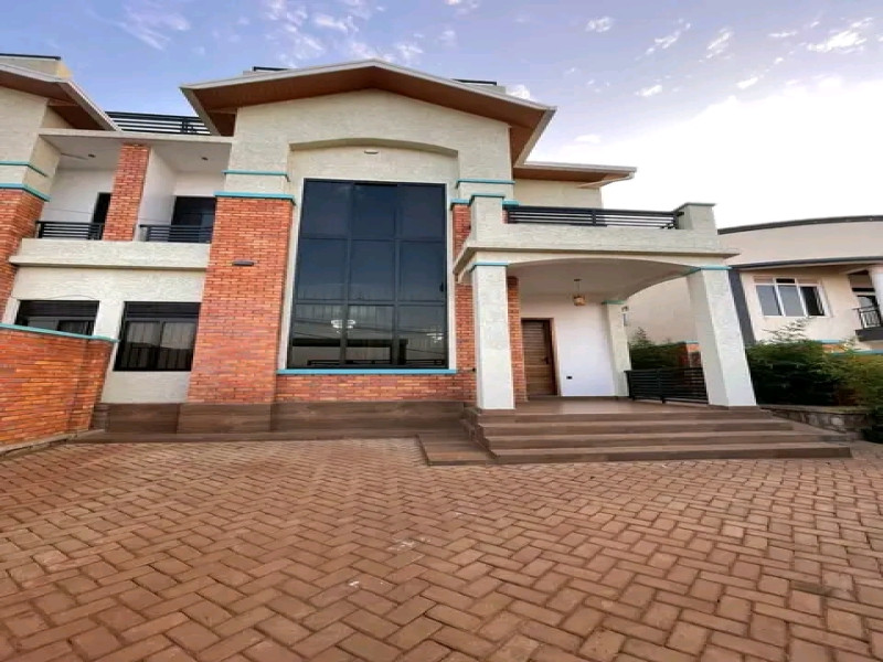 Unfinished house for rent Kagarama