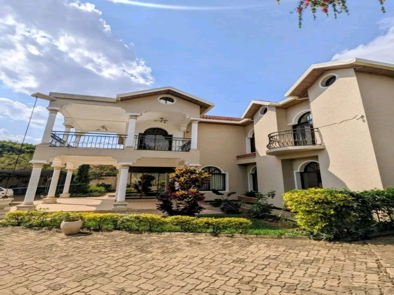 Nyarutarama nice house for rent in good neighborhood