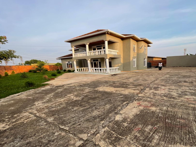 Nice house for rent Niboye on the main road