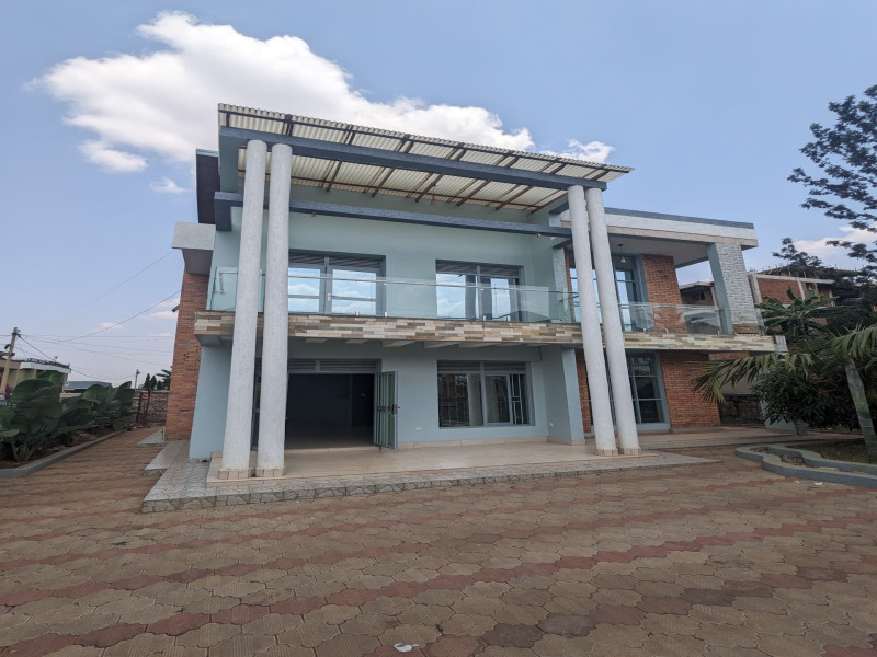 Unfinished house for rent kagarama