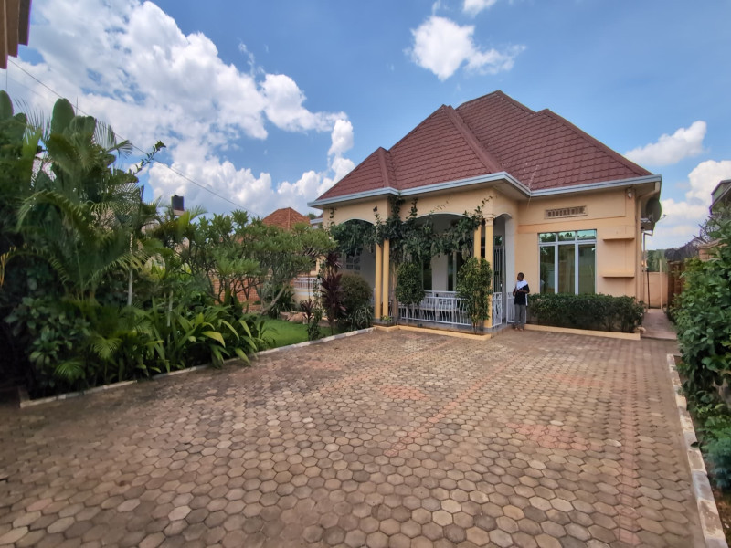 Kicukiro nice full furnished house for rent in good neighborhood