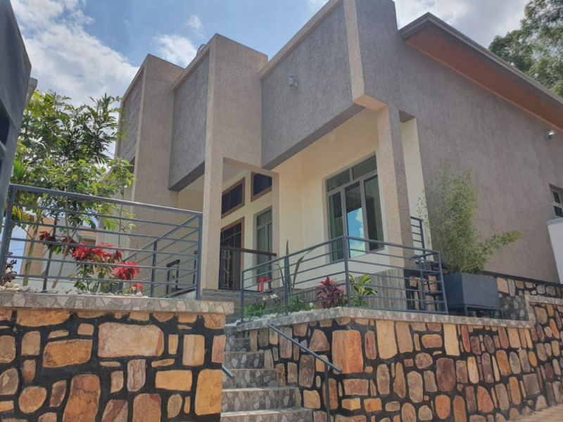 Nice and clean house for sale in gacuriro