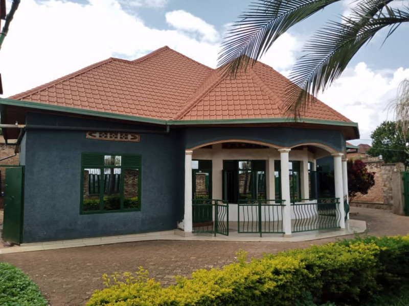 4-bedrooms unfurnished house for rent karuruma