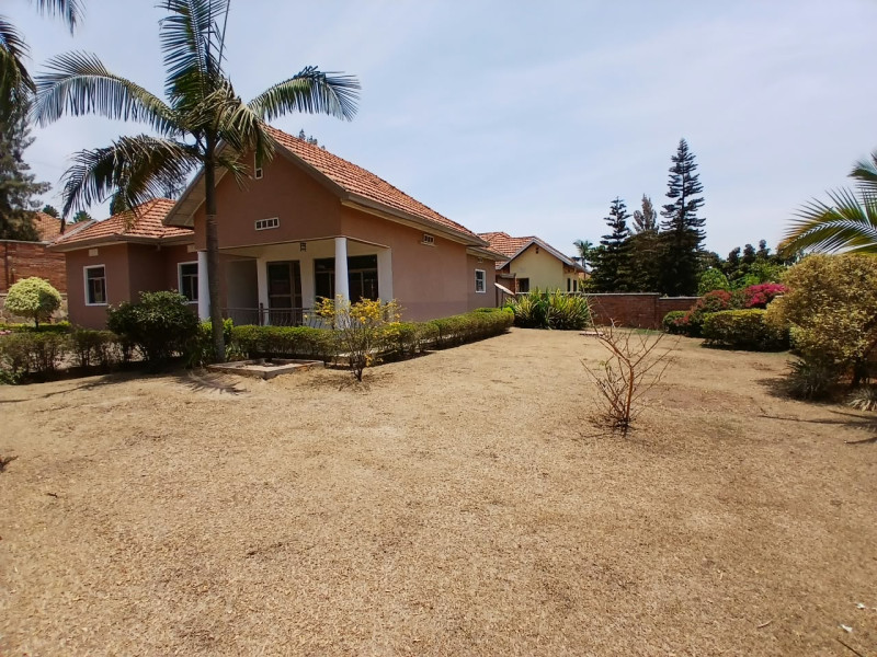 Full furnished house for rent in gacuriro with big garden