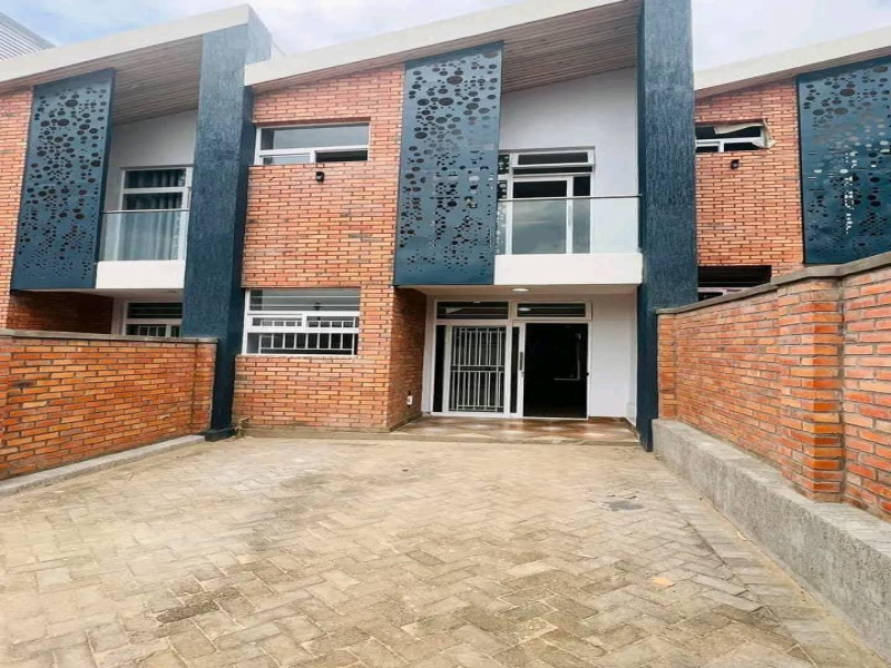 Nice unfurnished house for rent in kicukiro, Kagarama.